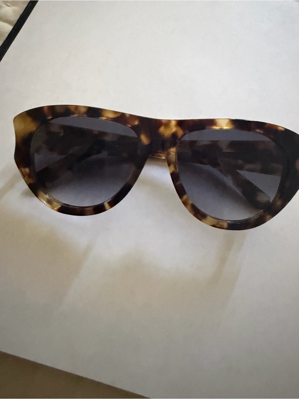 DiorGlow A1I
Brown Tortoiseshell-Effect Pilot Sunglasses